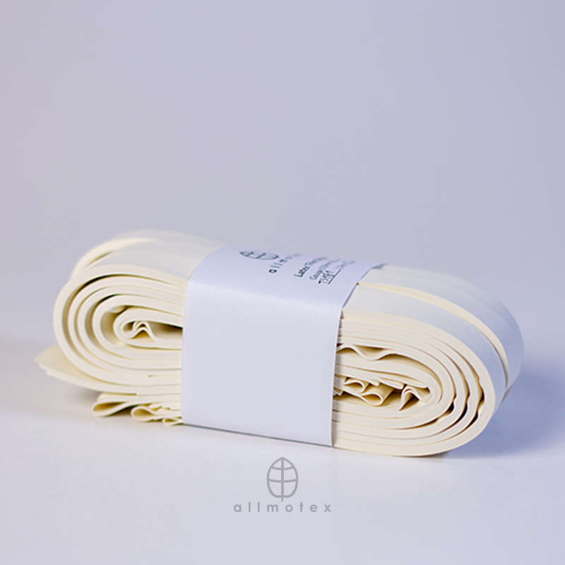 Ghost White 1,5cm latex trim with allmotex label on a white background